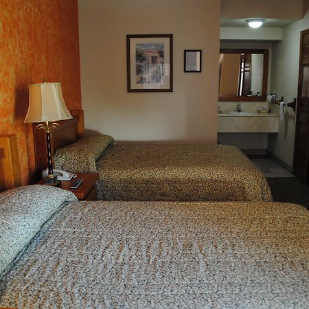 Hotel Suites El Paseo ซิวดัด ฮัวเรซ ภายนอก รูปภาพ