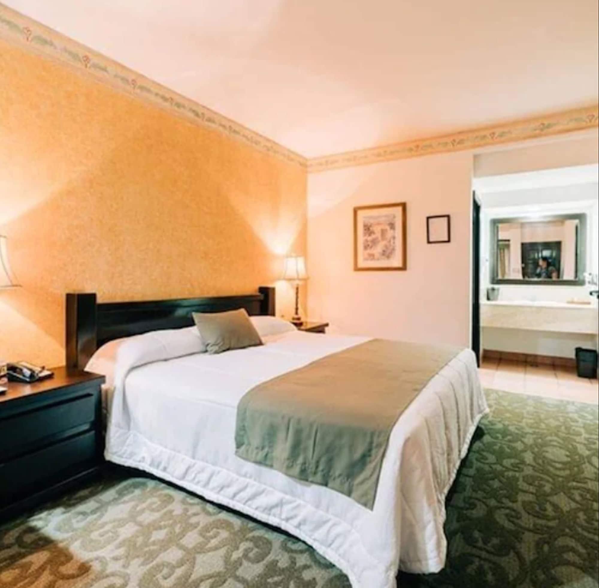 Hotel Suites El Paseo ซิวดัด ฮัวเรซ ภายนอก รูปภาพ