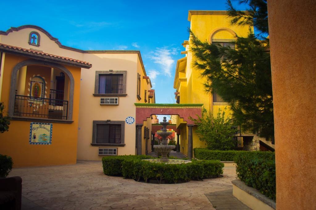 Hotel Suites El Paseo ซิวดัด ฮัวเรซ ภายนอก รูปภาพ