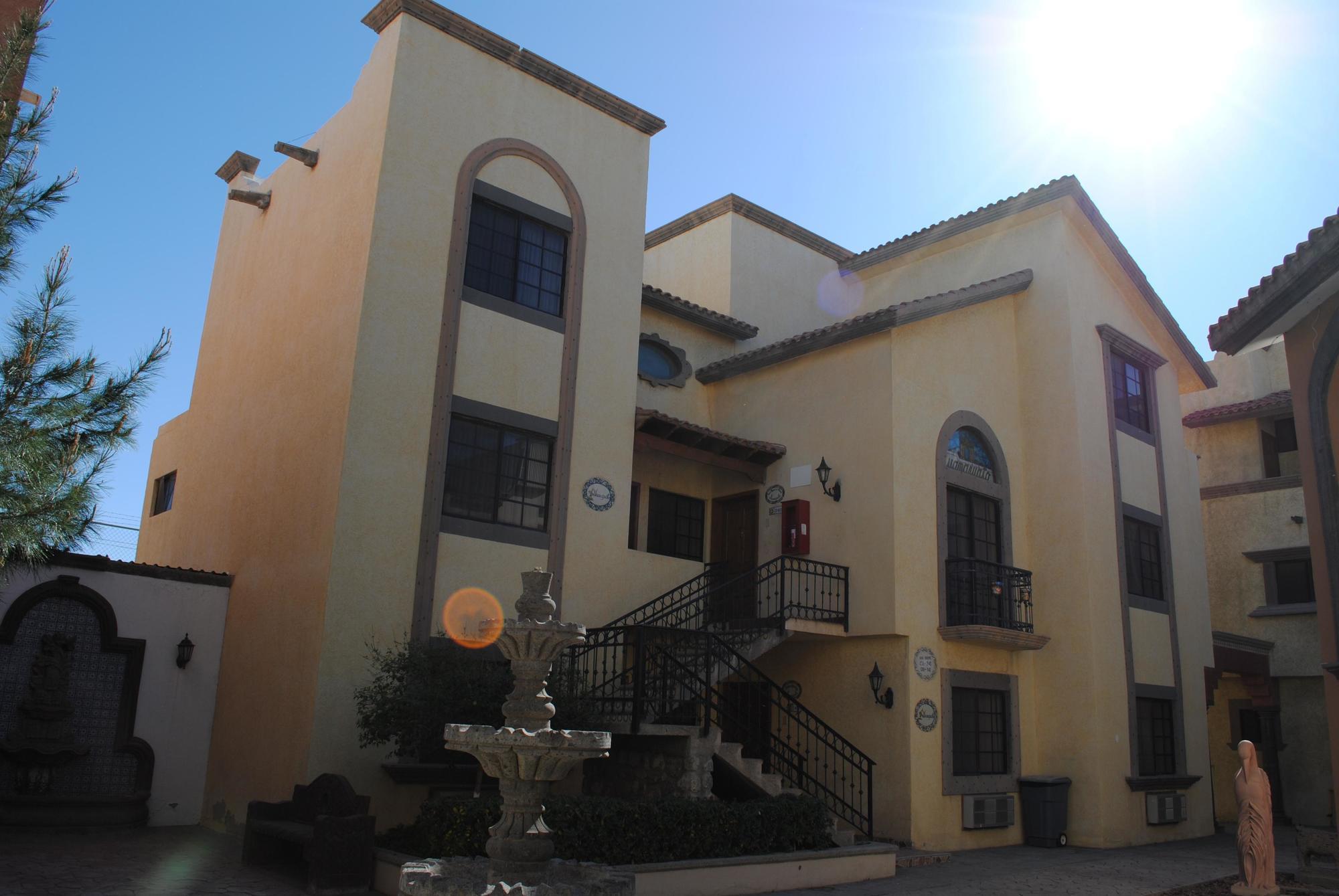 Hotel Suites El Paseo ซิวดัด ฮัวเรซ ภายนอก รูปภาพ