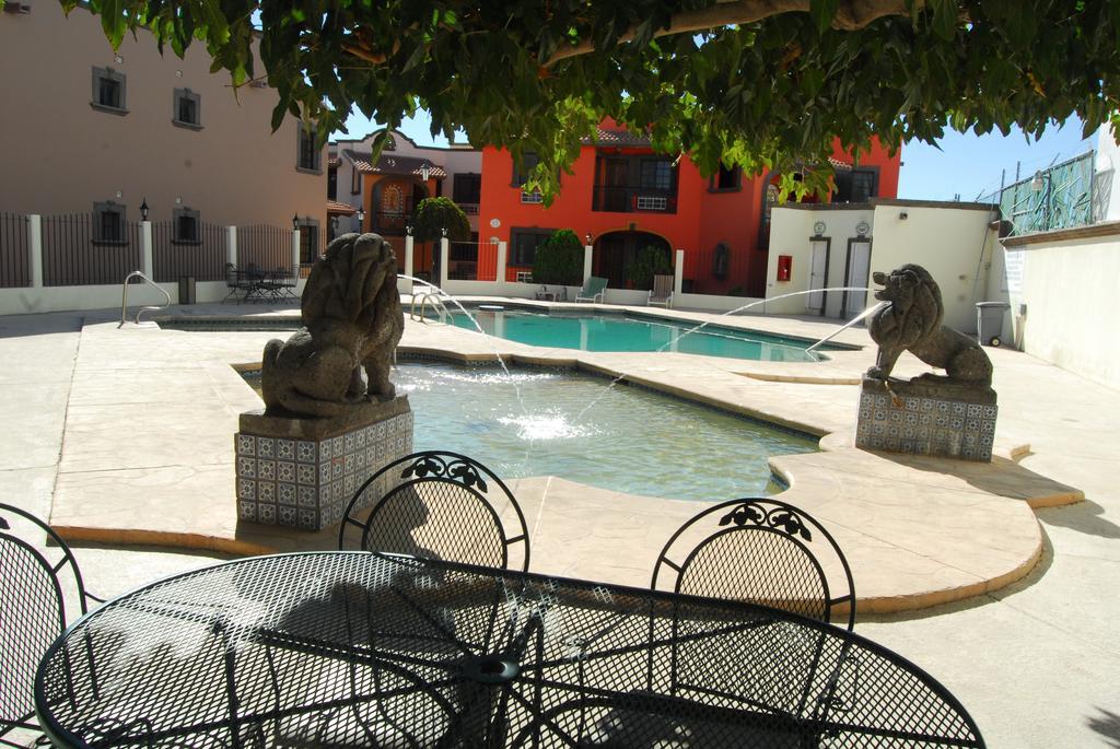 Hotel Suites El Paseo ซิวดัด ฮัวเรซ ภายนอก รูปภาพ
